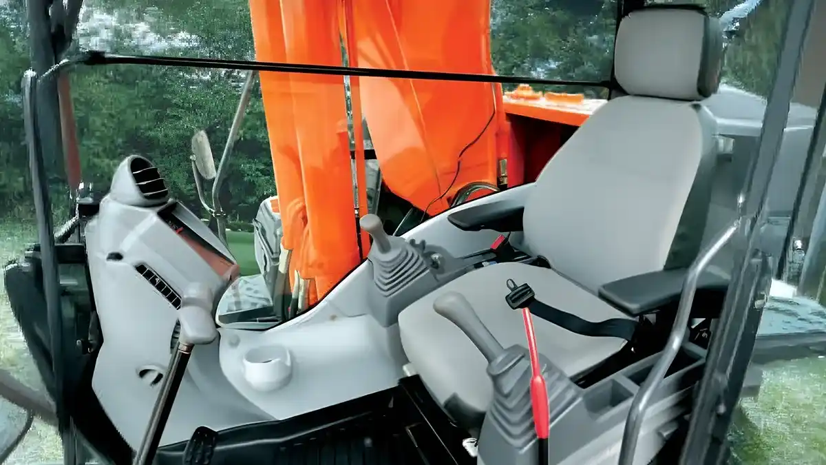 Zaxis 220 LCM